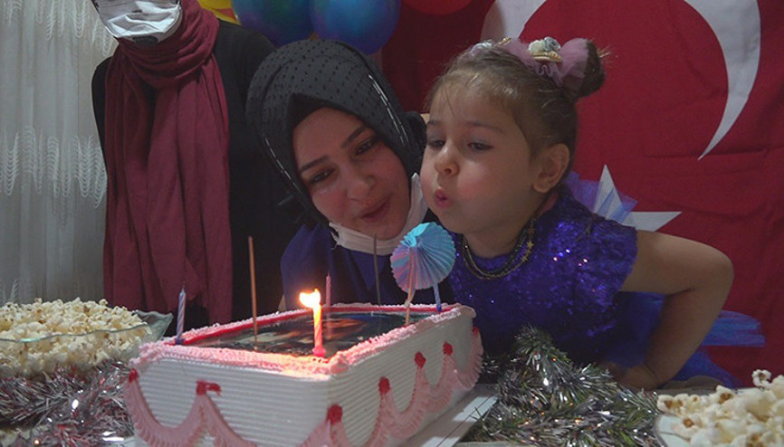 Şehit kızına doğum günü sürprizi