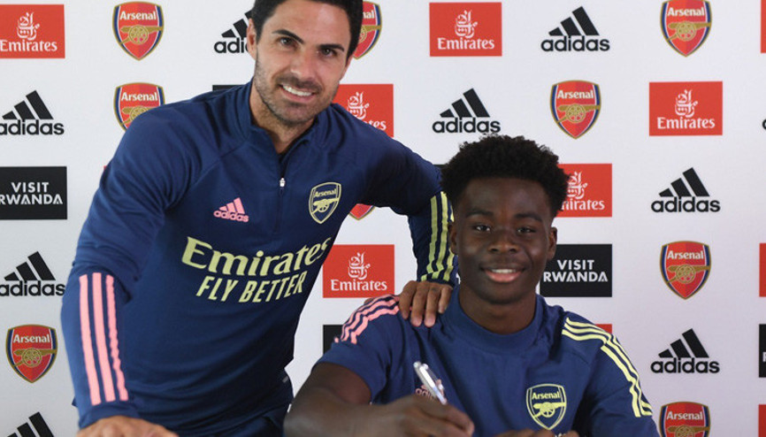 Arsenal, 18 yaşındaki Bukayo Sakanın sözleşmesini uzattı