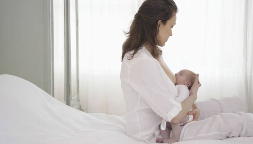 Bebeğin emzirme pozisyonu nasıl olmalı