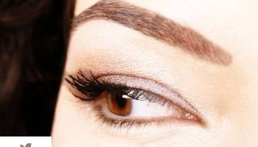Kalıcı Kaş Makyajı ile Etkileyici Bakışlar