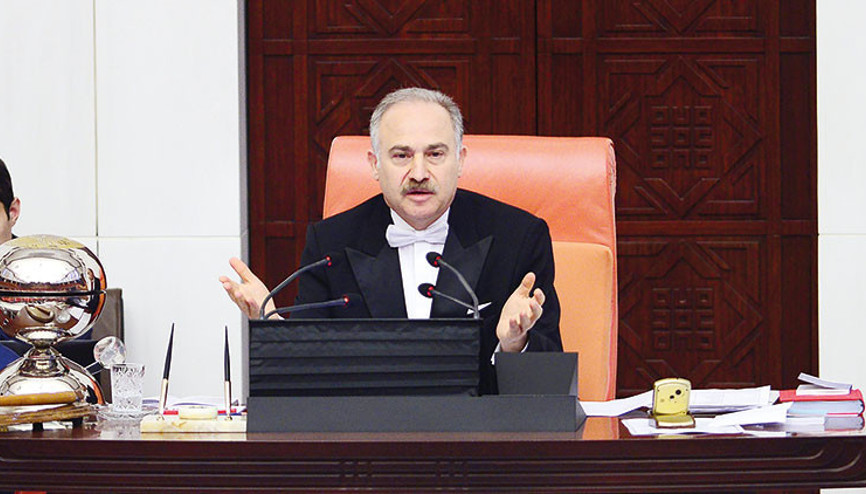 8 saat 13 dakika Meclis’i yönetince dünya rekoru kırdı