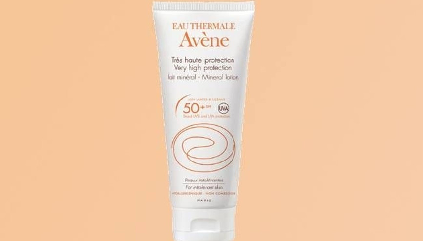%100 mineralli Avene 50 faktörlü krem