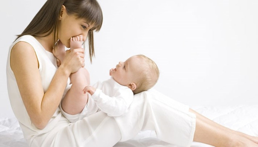 Bebeğinize dokunun ve onunla konuşun