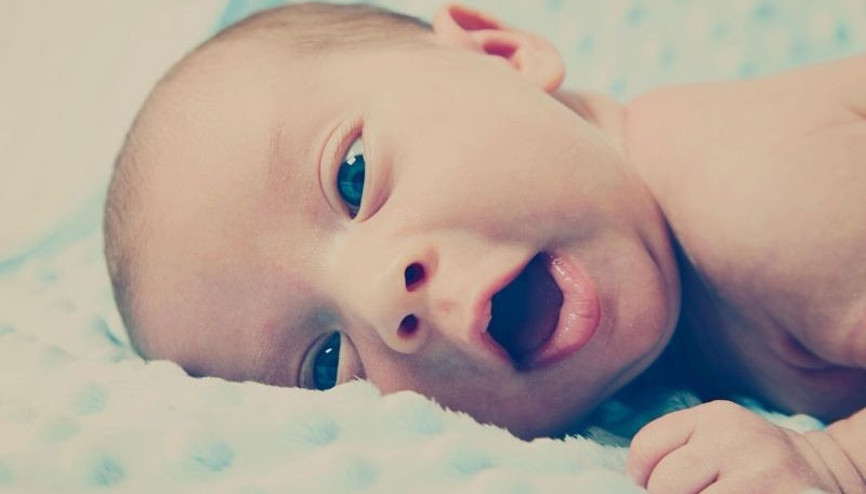 Yeni doğan bebekler neden hıçkırır