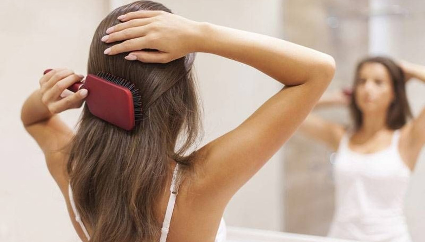 Doğum sonrası saç dökülmesi normal mi