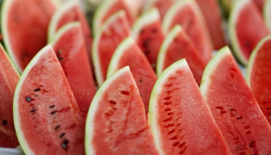 Yazın vazgeçilmez meyvesi karpuzun yararları