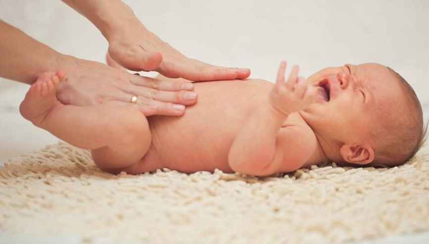 Gaz sancısı çeken bebek nasıl sakinleştirilir