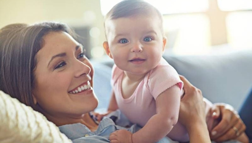 Ebeveynlere tavsiye: “Bebeği kucağa alıştırın”