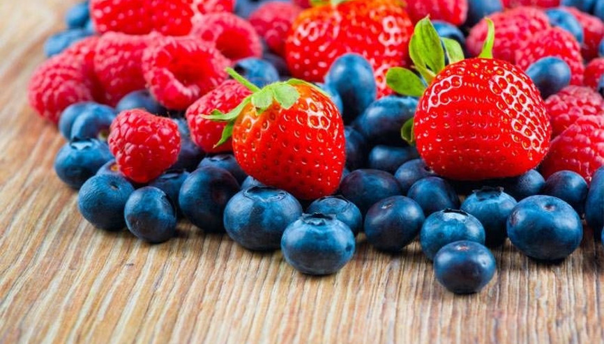 Küçük meyvelerin içinden çıkan büyük sağlık