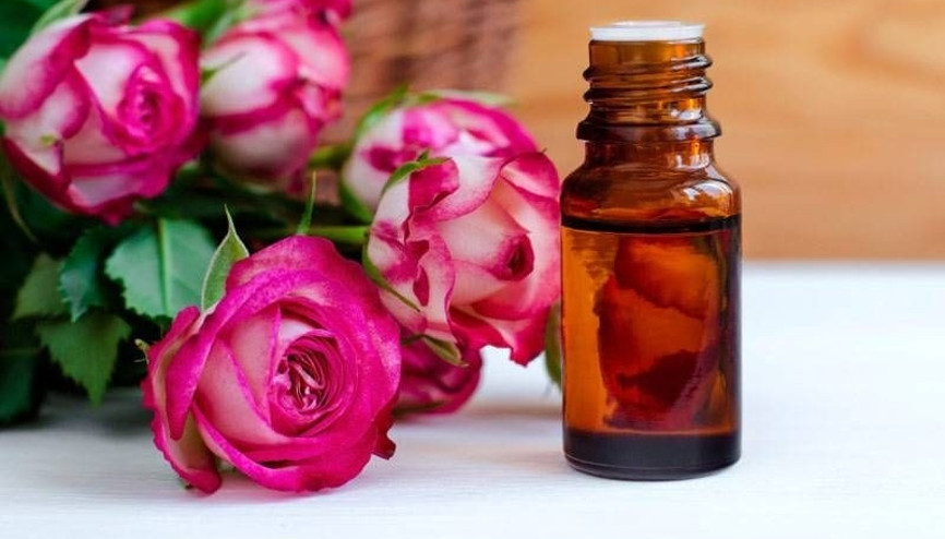 Gül suyu ile cildinizi rahatlatın