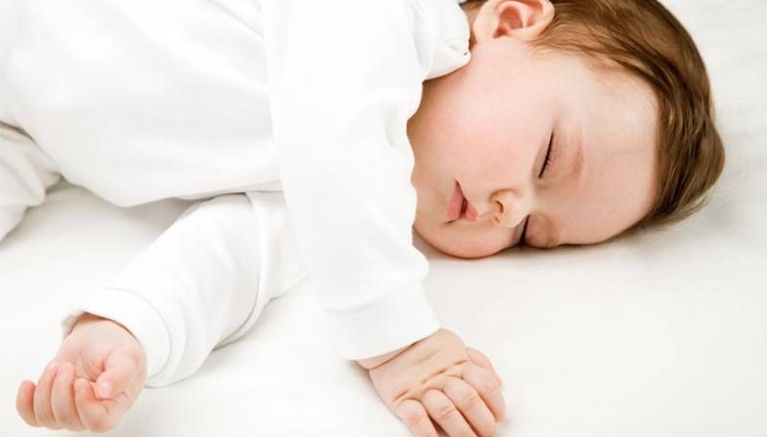 Bebeğinizi sıcak ortamlarda yatırmayın