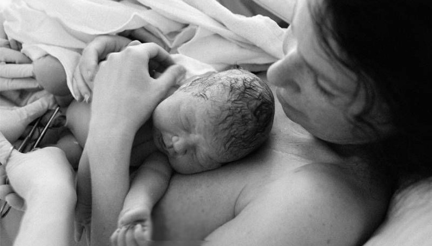 Bebeklerde göbek kordonu ne zaman kesilir