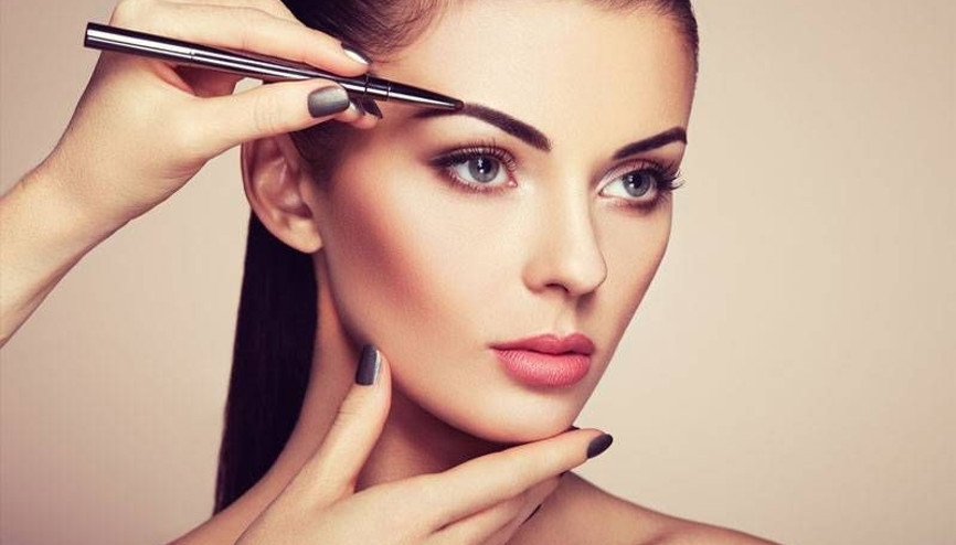 İş yaşamında doğru ifade için kaşlara dikkat