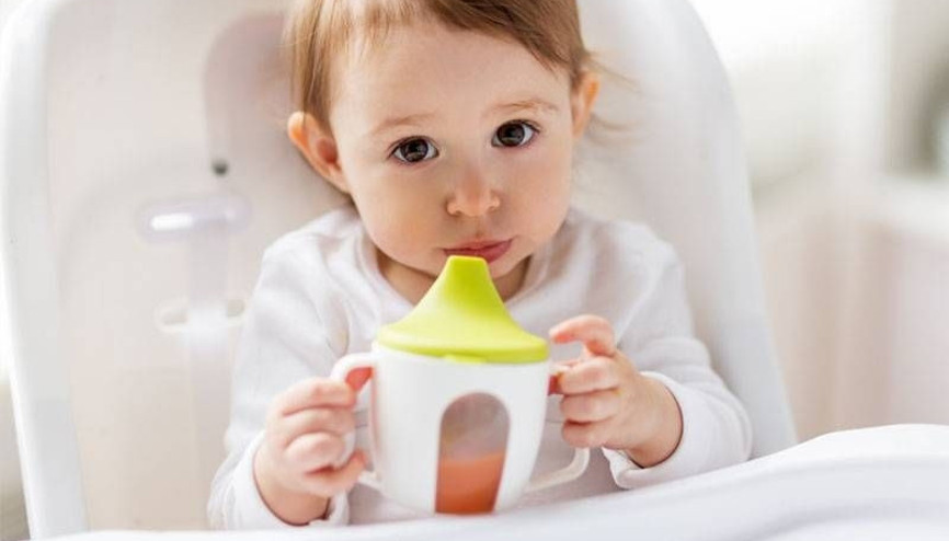 1 yaşını doldurmayan çocuklara meyve suyu vermeyin