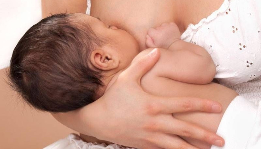 Bebeği emzirme pozisyonu nasıl olmalı