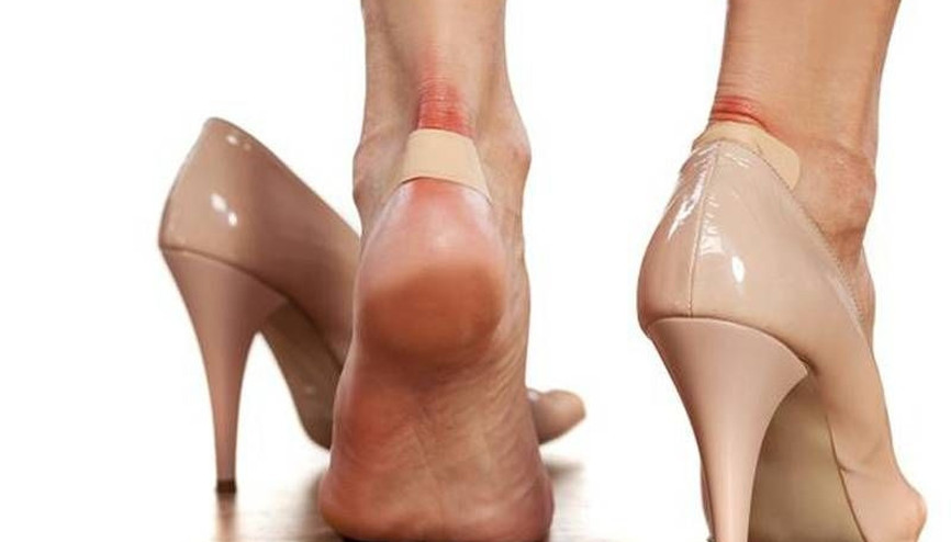 Yeni ayakkabılarınızın vurmaması için 6 yöntem Yeni ayakkabılarınızın vurmaması için 6 yöntem