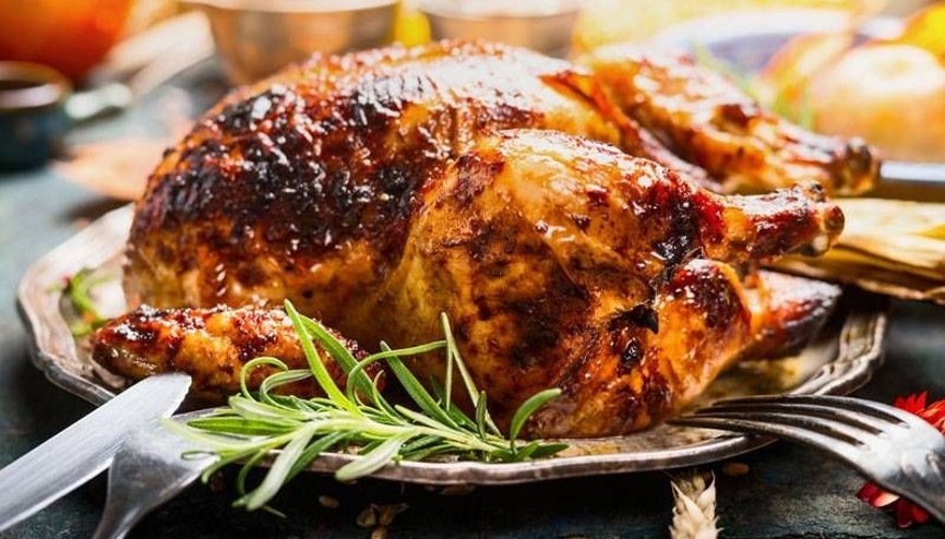 Yumuşak ve lezzetli bir hindi pişirmek için öneriler