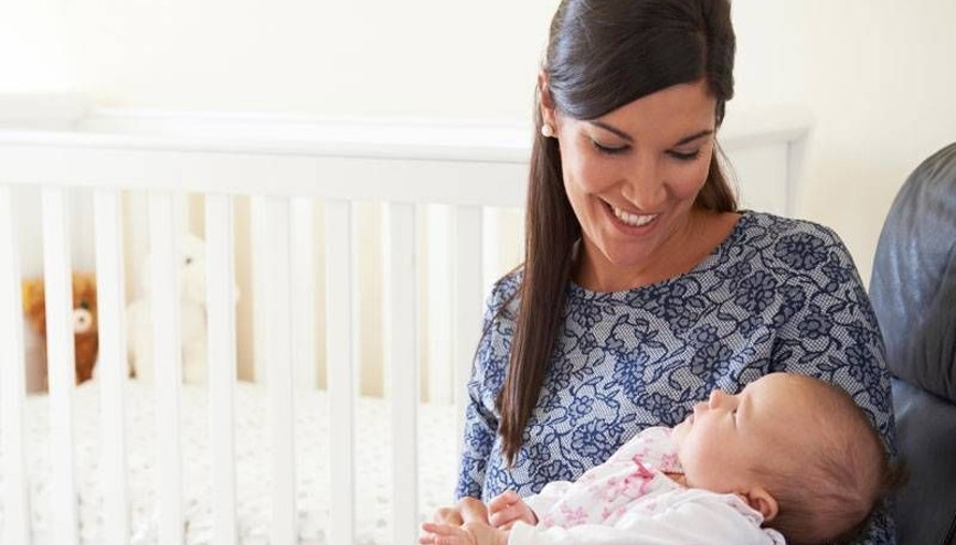 Yeni annelerin rehberi bebek hemşireleri
