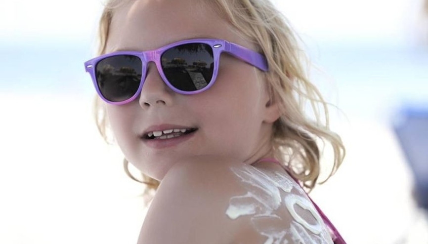 Bebekler ve çocuklar için doğru güneş koruyucu seçimi