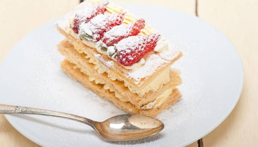 Çıtır çıtır lezzet: Kremalı çilekli milföy tarifi