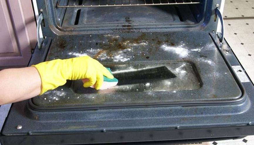En kolay şekilde fırın nasıl temizlenir