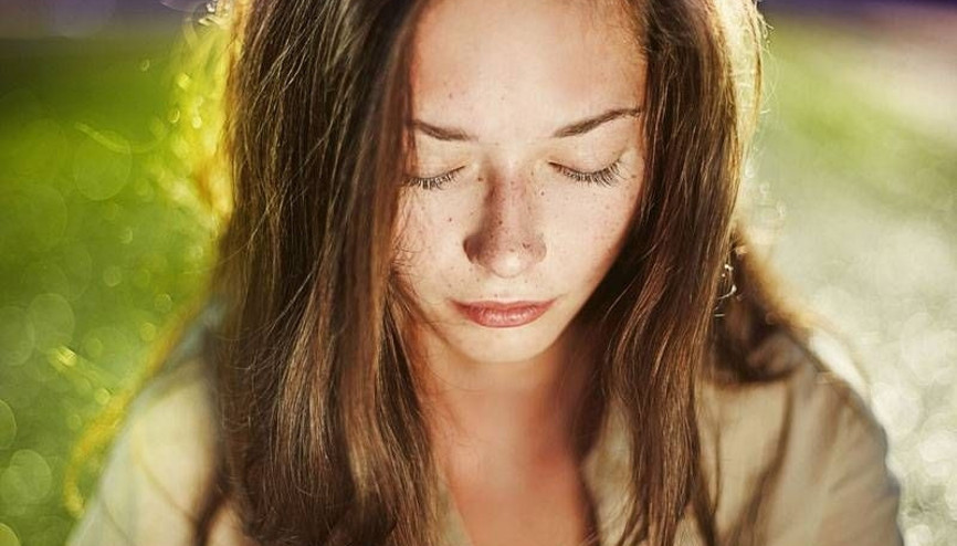 Güneş lekeleri ve çillerden nasıl kurtuluruz