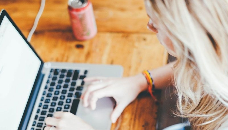 Oturarak çalışmak kronik rahatsızlıkları tetikliyor