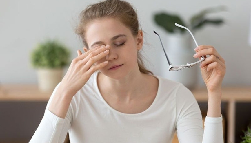 Baharın gelmesiyle göz alerjileri tırmanışa geçti