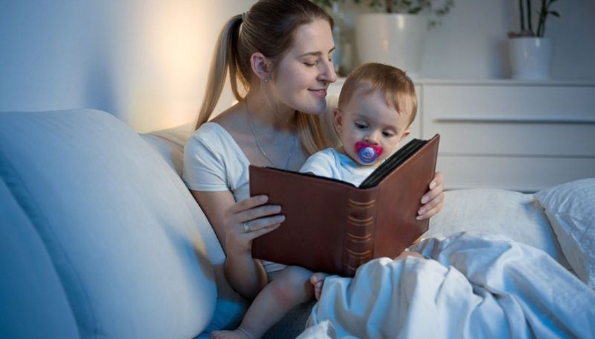 Çocuğunuza 6 aydan itibaren kitap okuyun Çocuğunuza 6 aydan itibaren kitap okuyun