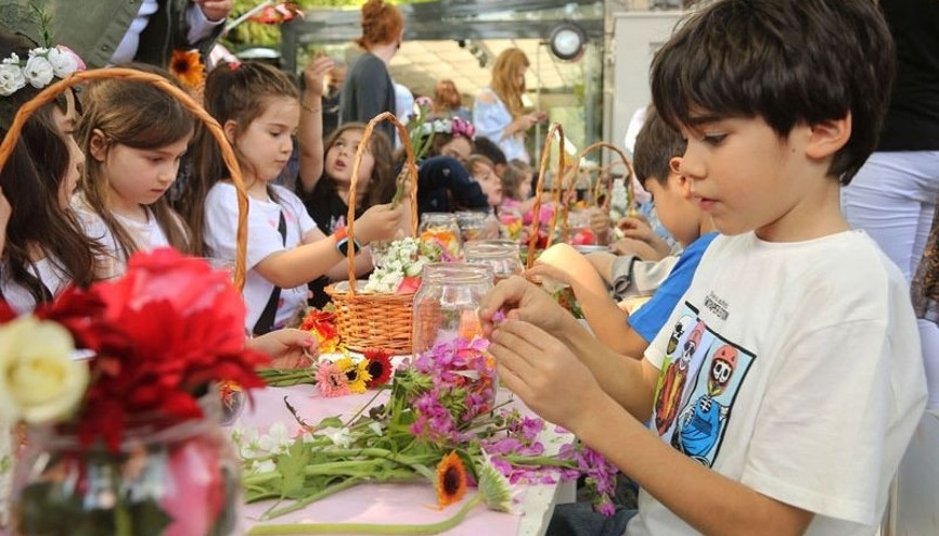 Yeni Vernel Max tanıtıldı, minikler anneleri için koku tasarladı...