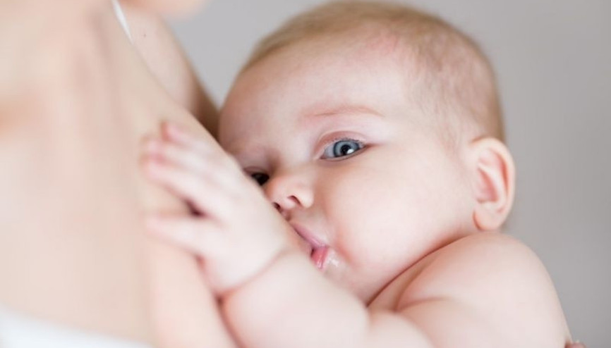 Uzun süreli emzirmenin anne ve bebek için 15 faydası