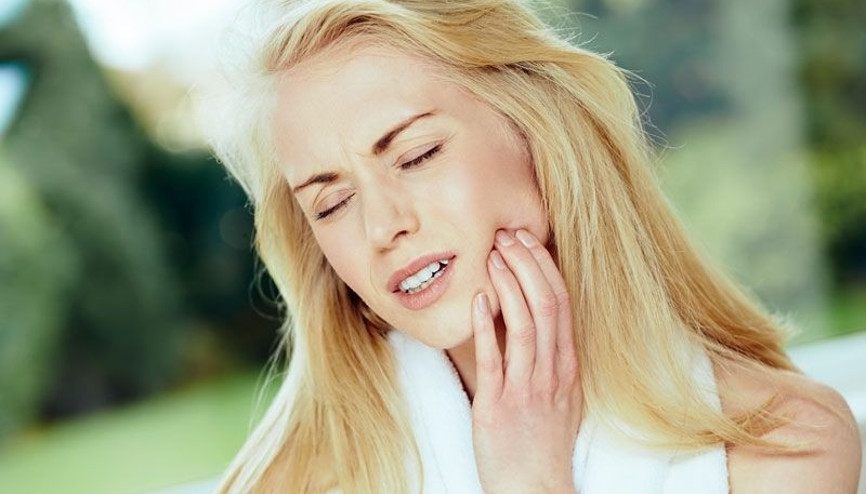 Ağrıyan dişe kolonya basmayın