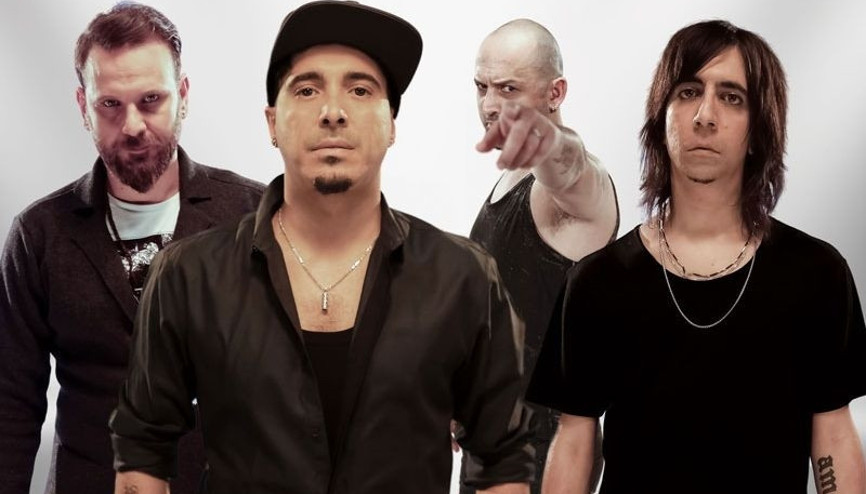 MaNgaya konserlerde çocukları eşlik ediyor