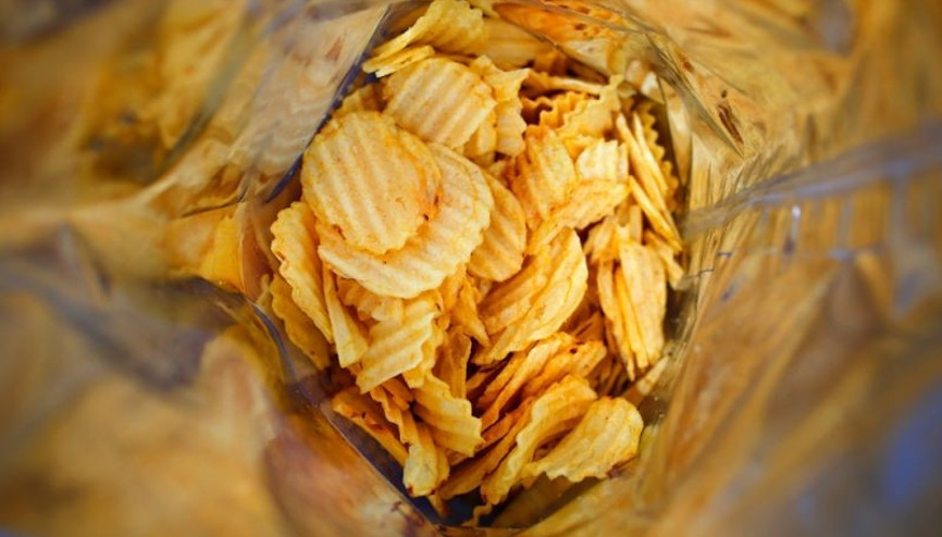 10 yıldır aşırı abur cubur yediği için kör ve sağır oldu