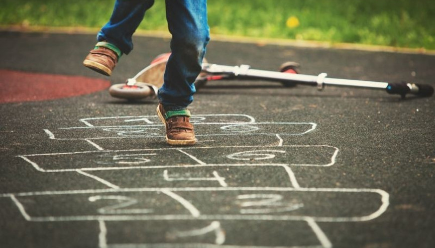 Kaçınızın çocuğu sokakta oyun oynuyor