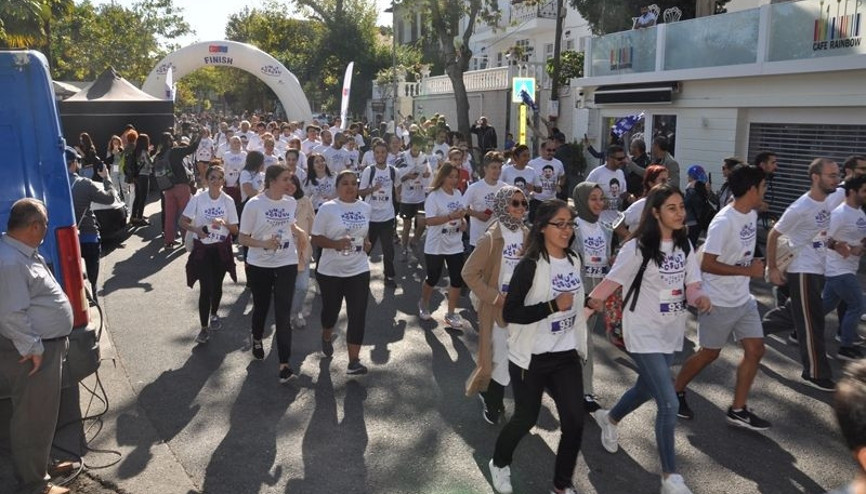Kanserli çocuklara umut olmak için koştular Kanserli çocuklara umut olmak için koştular