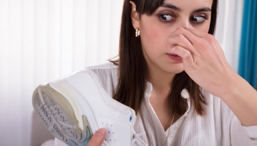 Ayakkabınızdaki kötü kokulardan bu yöntemlerle kurtulun