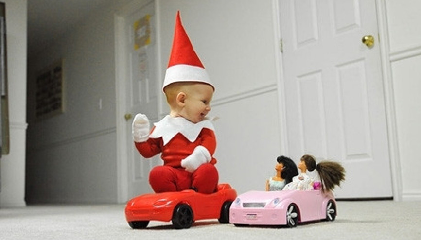 Elf kılığına giren sevimli bebek