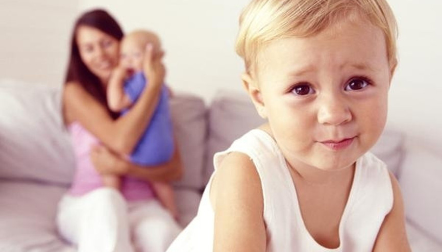 Yeni kardeş doğar doğmaz çocuğunuzu kreşe göndermeyin