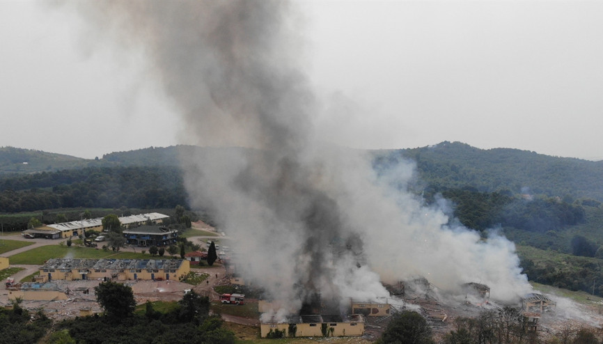 Hendek’te havai fişek fabrikasında patlama