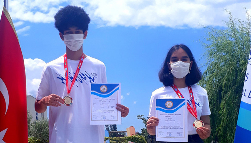 ‘Uluslararası Matematik Olimpiyatı’ndan altın madalyayla döndüler