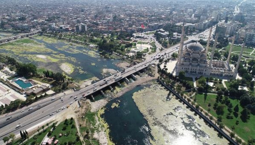 Adanada tedirgin eden görüntü İsyan ettiler Adanada tedirgin eden görüntü İsyan ettiler