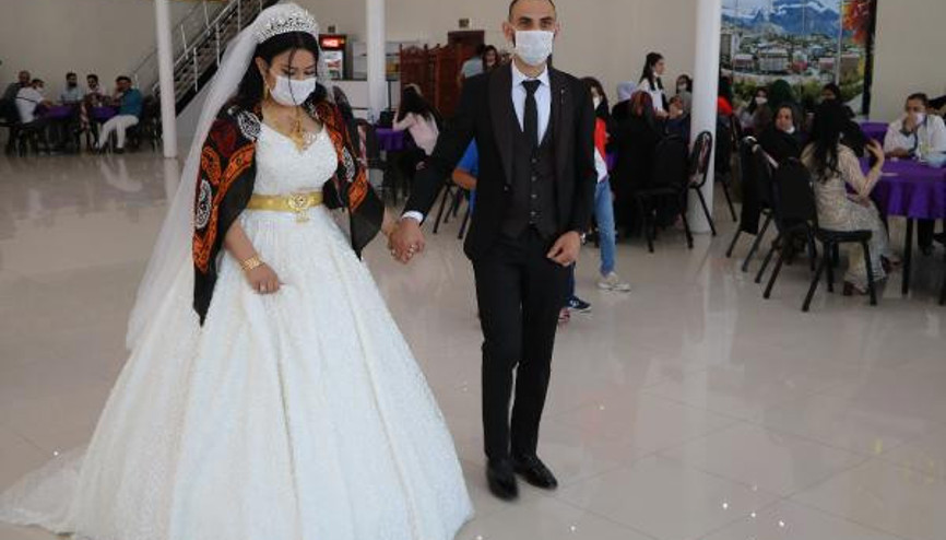 Hakkaride sosyal mesafeli ilk aşiret düğünü