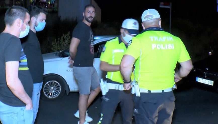 Ümraniyede polistan kaçan sürücü kaza yapınca yakalandı