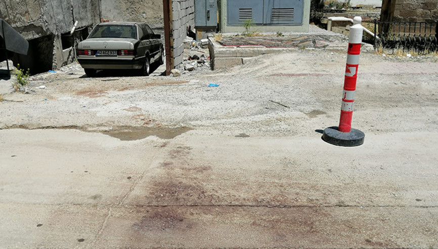 Sokak ortasında bıçaklanarak öldürüldü