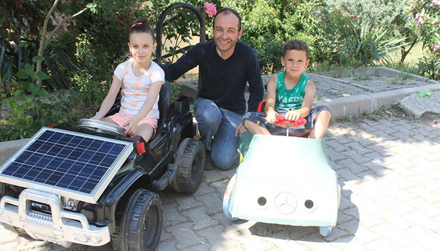 Hurda malzemelerden çocuklarına akülü araba, kendisine drone yaptı