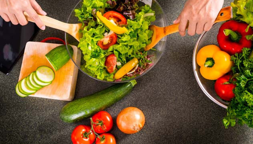 Hamile Kalmak İsteyenlere Özel: Üreme Sağlığını Koruyan Salata Tarifi