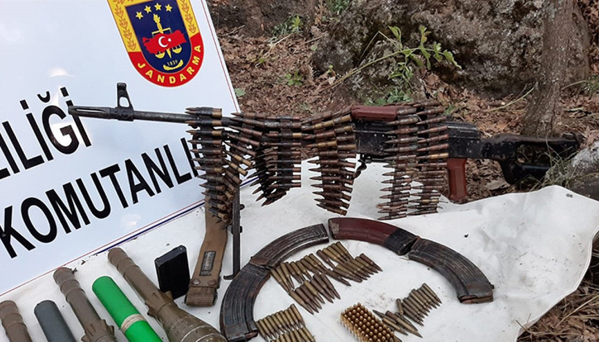 Muşta, PKKnın depolarında mühimmat ele geçirildi Muşta, PKKnın depolarında mühimmat ele geçirildi
