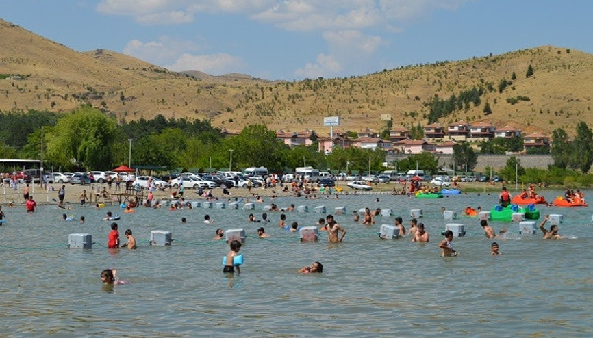 Doğu Anadolunun yaz tatili merkezi: Hazar Gölü