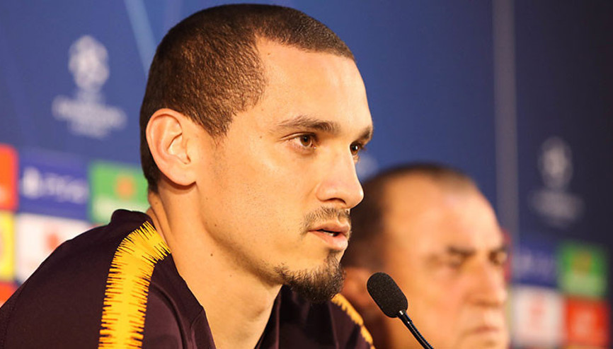 Son Dakika | Galatasarayda Maicon krizi Köşeye sıkıştırdı...